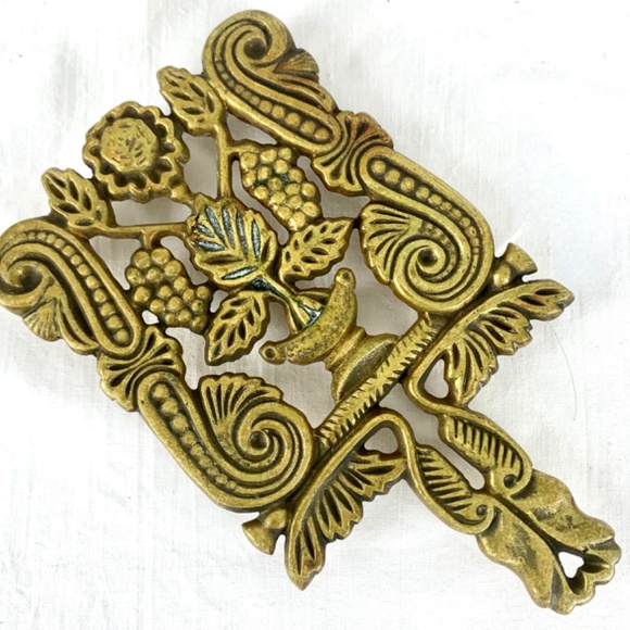 Vintage Brass Virgina Metalcrafters Ornate Trivet Wall Decor Excellent Condition - Picture 10 of 10